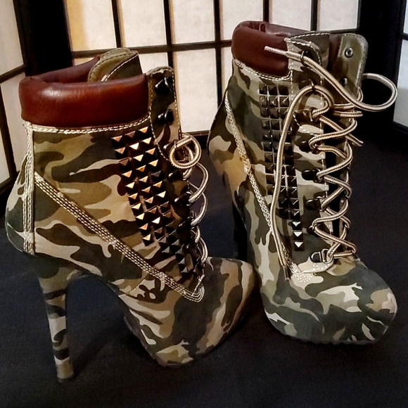 camo boots  Dollhouse boots - Picture 9 of 11